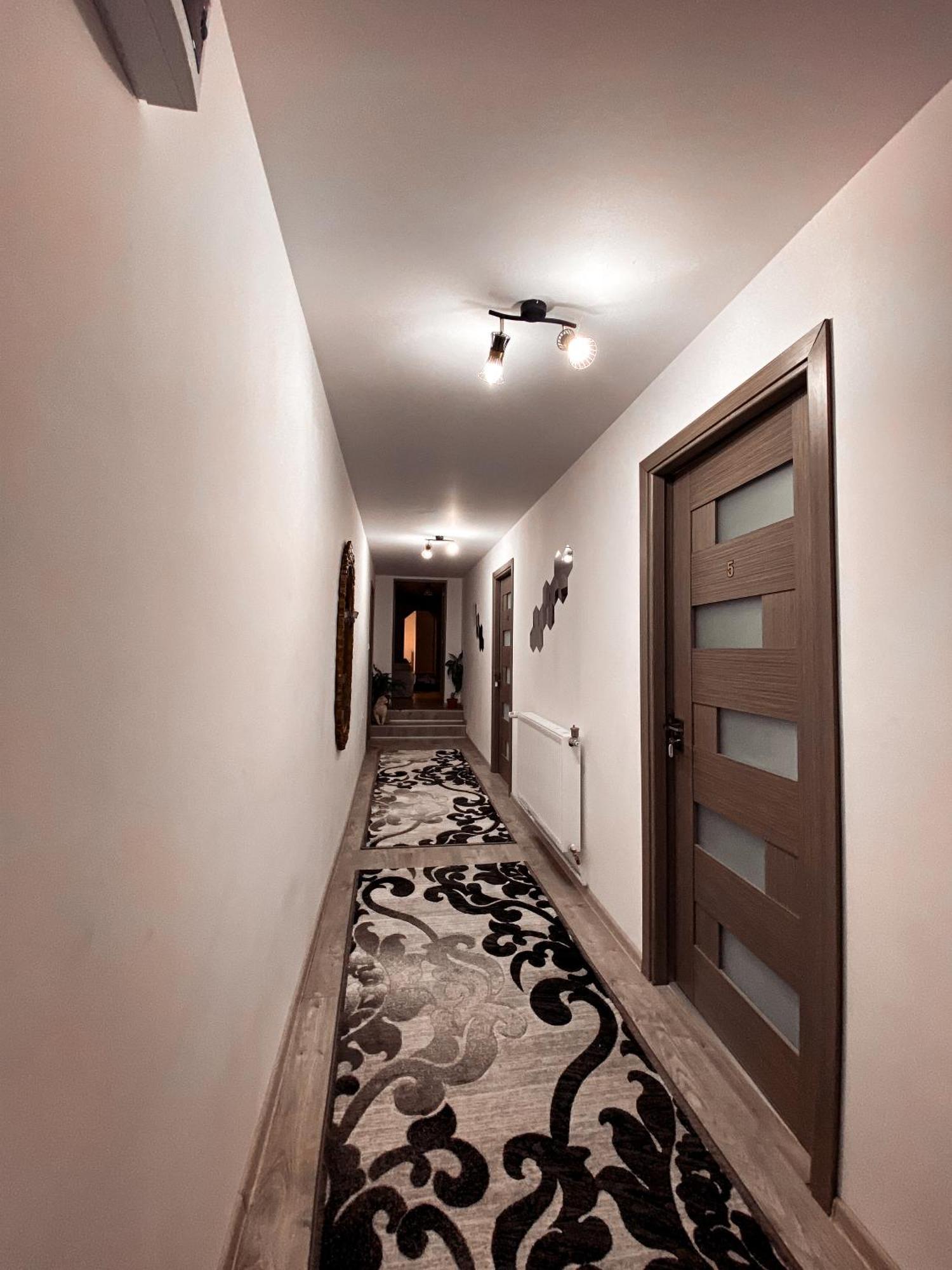 ホテル Casa Irina Mînăstirea Humorului エクステリア 写真