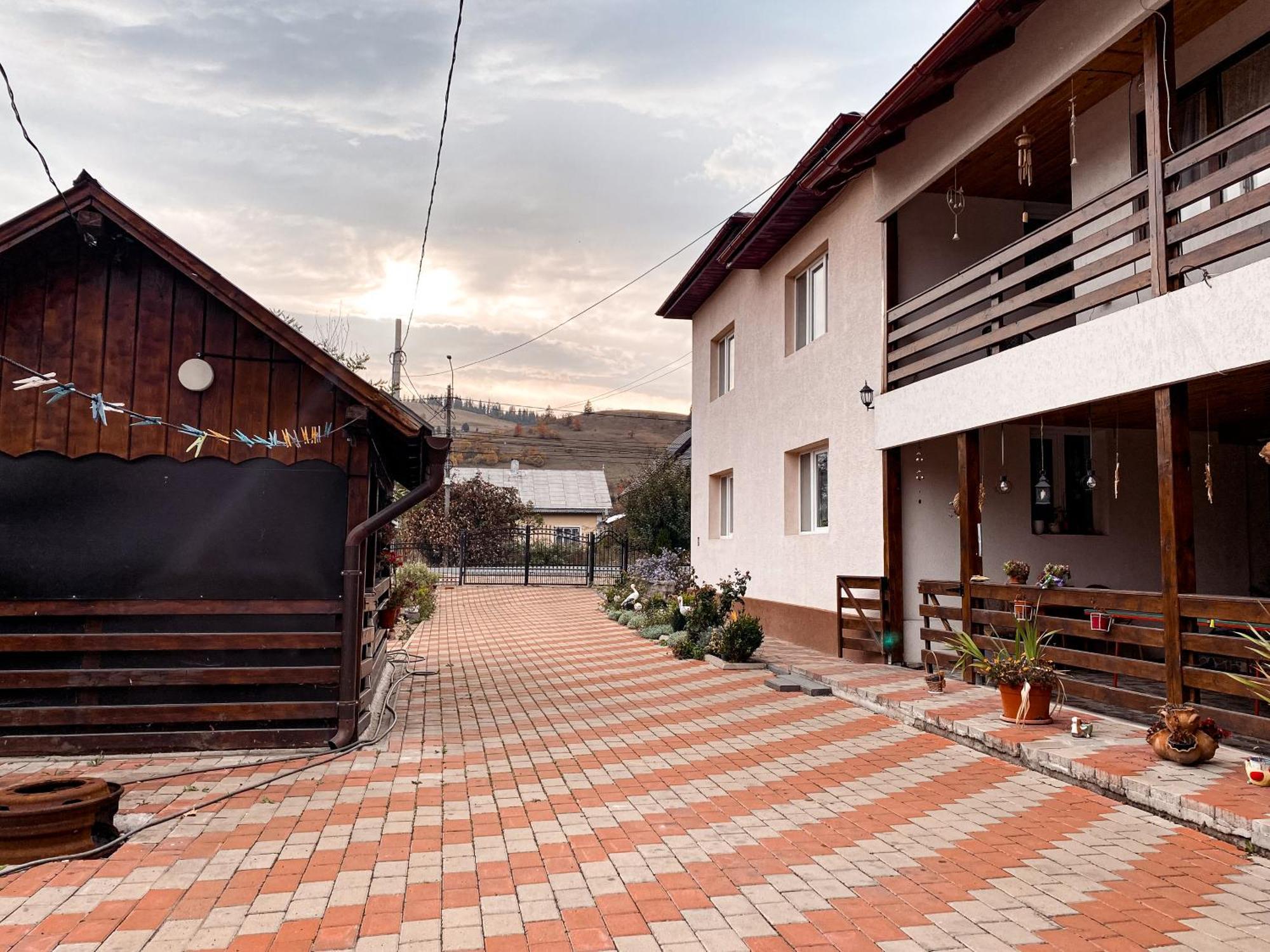 ホテル Casa Irina Mînăstirea Humorului エクステリア 写真